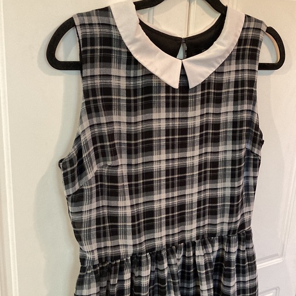 FOREVER21💫 Women’s Gray/Black Plaid White Collar Sleeveless Flowy Mini Dress - Picture 6 of 14